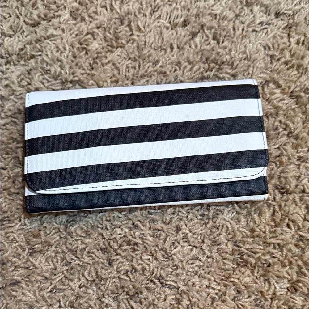 Kut from the Kloth Black Wallet